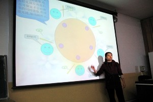 刑雪老师在讲课